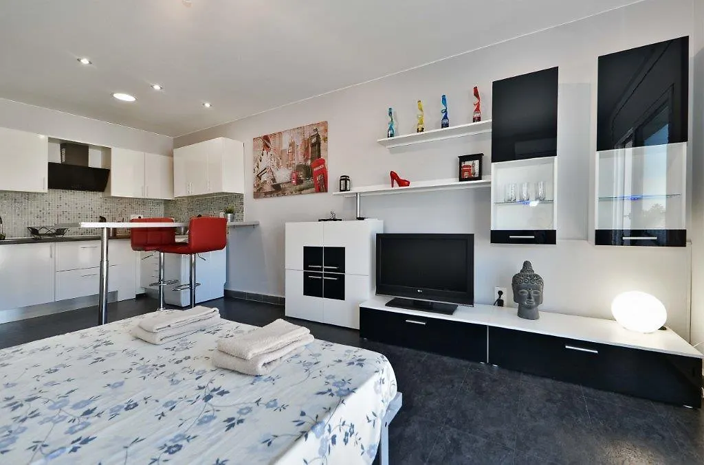 D-Lux Studio Apartamento Ampuriabrava